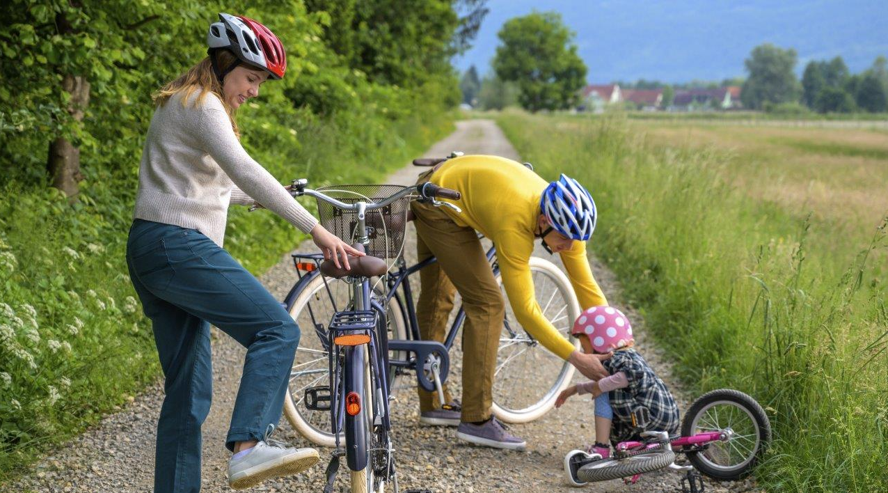 rodina na bicykloch má rizikové poistenie